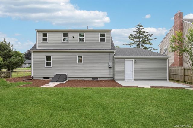 54 N Ocean Avenue, Center Moriches, NY 11934