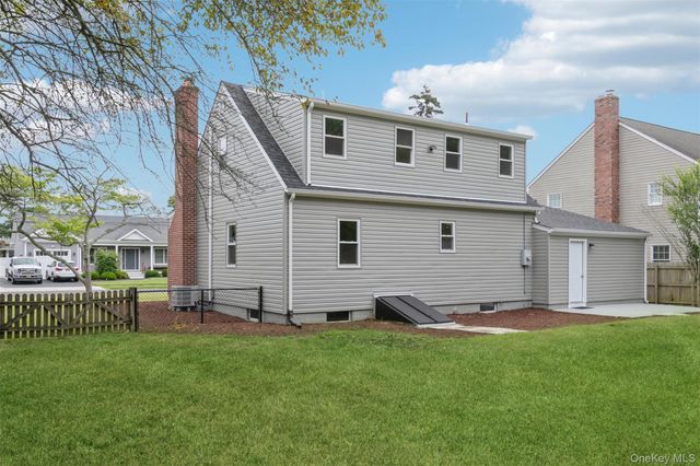 54 N Ocean Avenue, Center Moriches, NY 11934