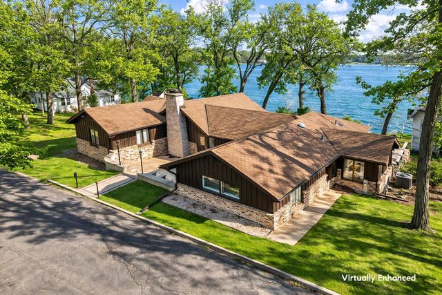 2572 North Shore DRIVE, Delavan, WI 53115