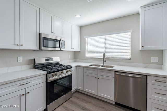 3624 W PEORIA Avenue, Phoenix, AZ 85029