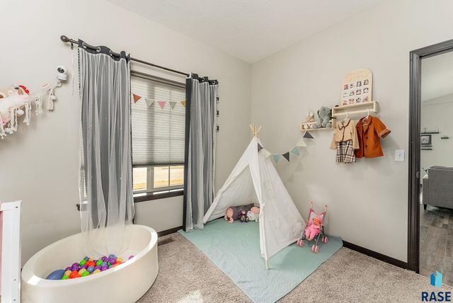 9500 W Richie Cir, Sioux Falls, SD 57106
