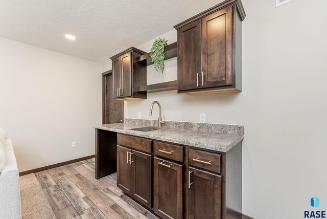 9500 W Richie Cir, Sioux Falls, SD 57106