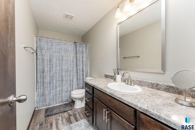 9500 W Richie Cir, Sioux Falls, SD 57106
