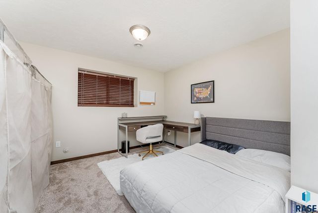 9500 W Richie Cir, Sioux Falls, SD 57106