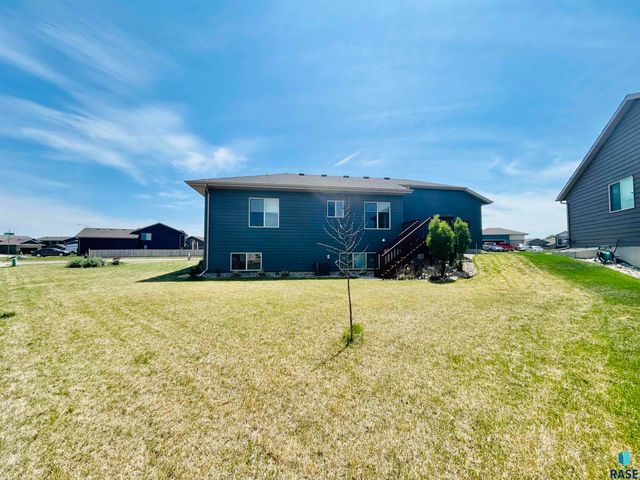 9500 W Richie Cir, Sioux Falls, SD 57106