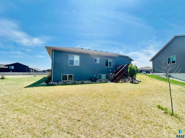9500 W Richie Cir, Sioux Falls, SD 57106