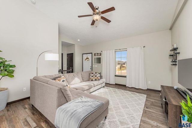 9500 W Richie Cir, Sioux Falls, SD 57106