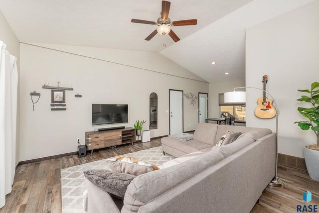 9500 W Richie Cir, Sioux Falls, SD 57106