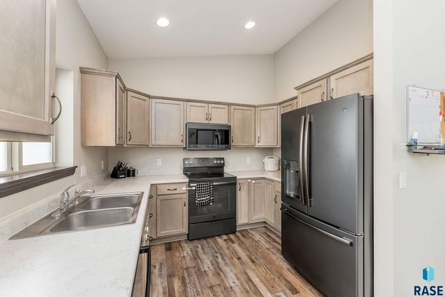 9500 W Richie Cir, Sioux Falls, SD 57106