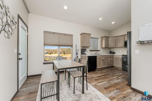 9500 W Richie Cir, Sioux Falls, SD 57106