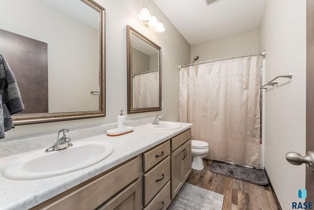 9500 W Richie Cir, Sioux Falls, SD 57106