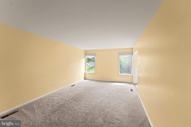 131 EVERGREEN ST, Sterling, VA 20164