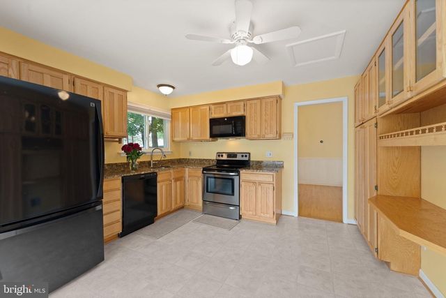 131 EVERGREEN ST, Sterling, VA 20164