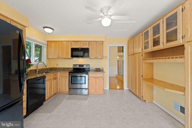 131 EVERGREEN ST, Sterling, VA 20164