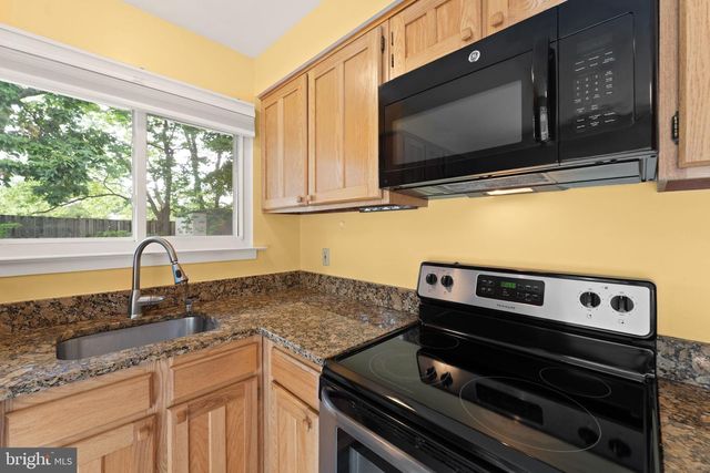 131 EVERGREEN ST, Sterling, VA 20164