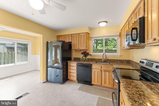 131 EVERGREEN ST, Sterling, VA 20164