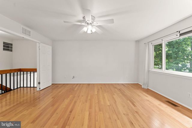 131 EVERGREEN ST, Sterling, VA 20164