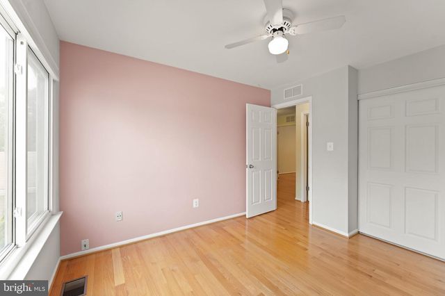 131 EVERGREEN ST, Sterling, VA 20164