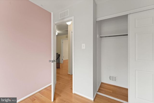 131 EVERGREEN ST, Sterling, VA 20164