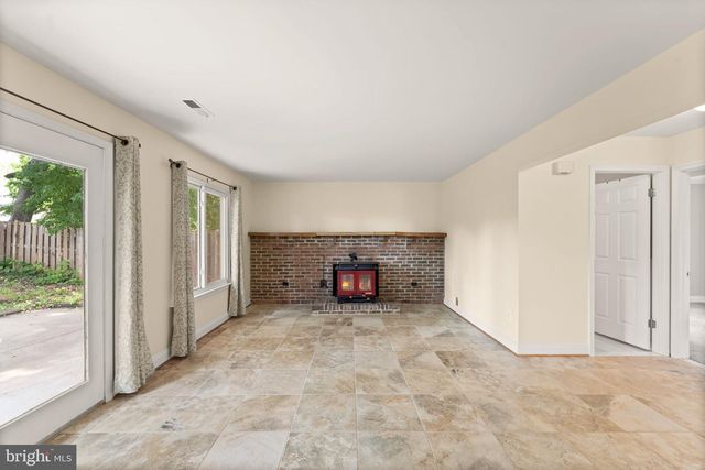 131 EVERGREEN ST, Sterling, VA 20164