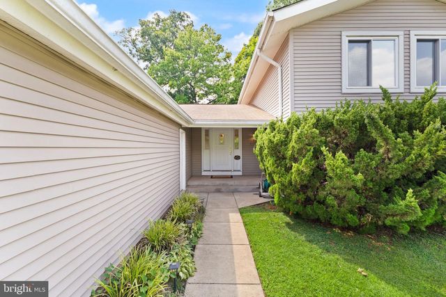 131 EVERGREEN ST, Sterling, VA 20164