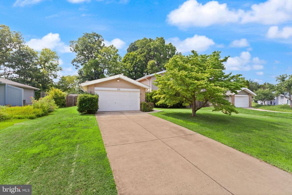 131 EVERGREEN ST, Sterling, VA 20164