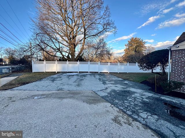 5248 TOWNSHIP LINE RD, Drexel Hill, PA 19026