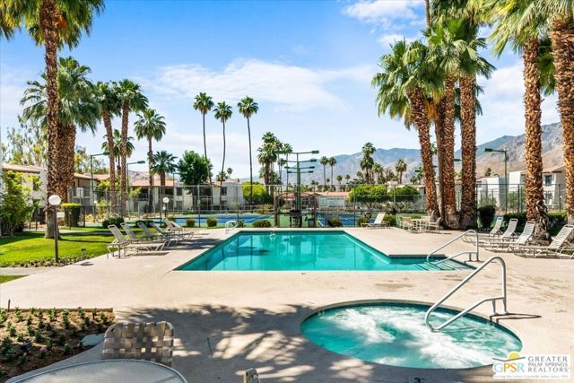 1050 E Ramon Road 15, Palm Springs, CA 92264