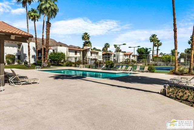 1050 E Ramon Road 15, Palm Springs, CA 92264