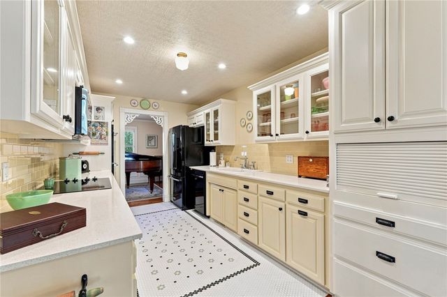 2505 W Orleans Drive, Rogers, AR 72758