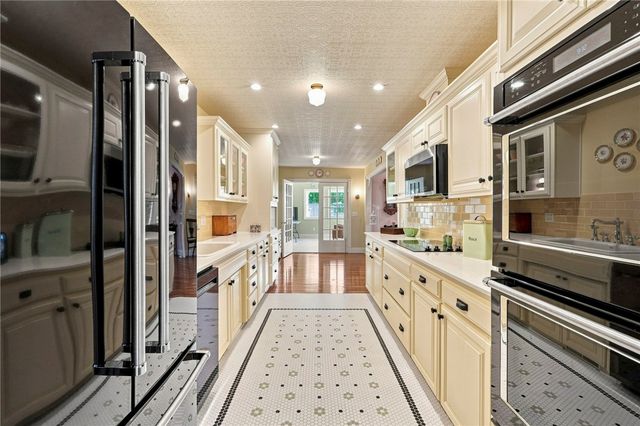 2505 W Orleans Drive, Rogers, AR 72758