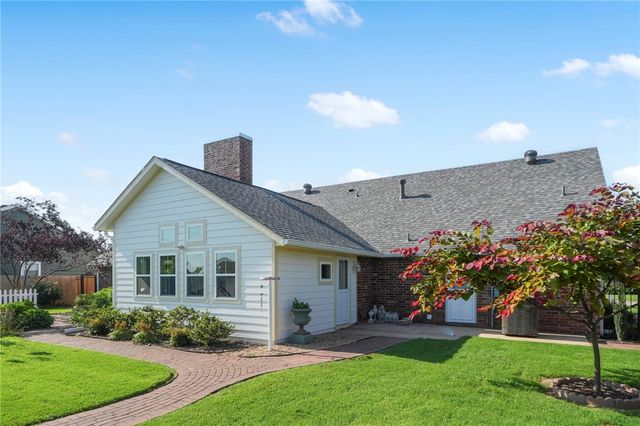 2505 W Orleans Drive, Rogers, AR 72758
