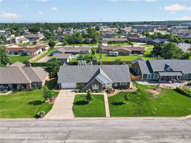 2505 W Orleans Drive, Rogers, AR 72758