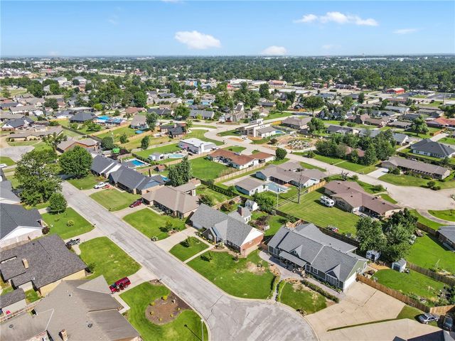 2505 W Orleans Drive, Rogers, AR 72758