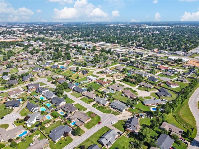 2505 W Orleans Drive, Rogers, AR 72758