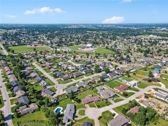 2505 W Orleans Drive, Rogers, AR 72758