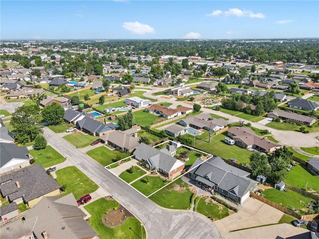 2505 W Orleans Drive, Rogers, AR 72758