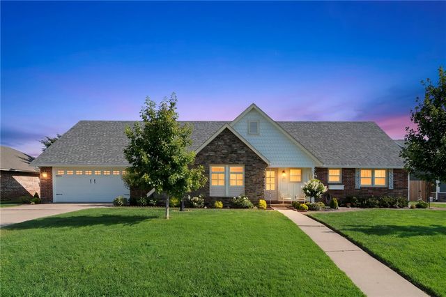 2505 W Orleans Drive, Rogers, AR 72758