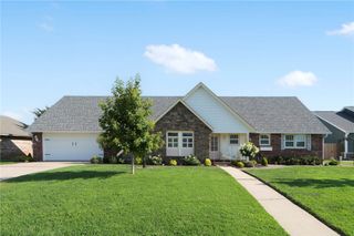 2505 W Orleans Drive, Rogers, AR 72758