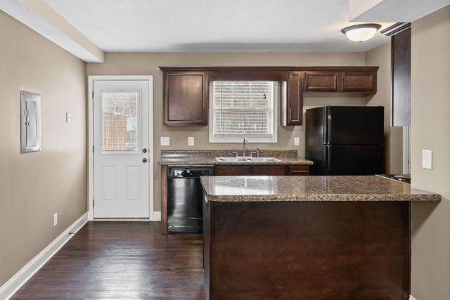 1761 Spring Water Dr Apt B, Clarksville, TN 37040