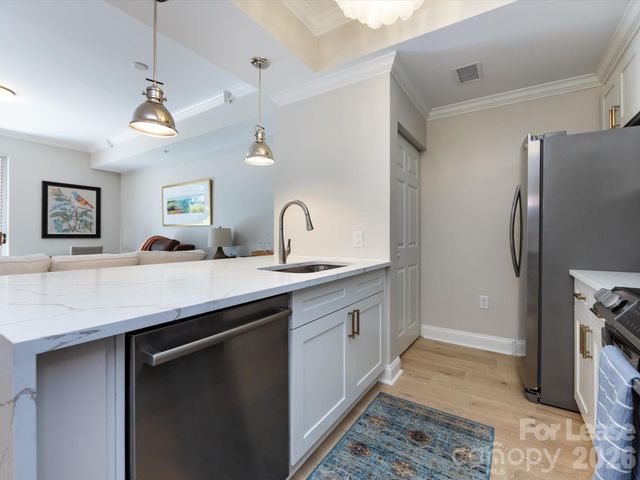 300 W 5th Street 248, Charlotte, NC 28202