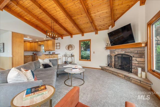 2624 N Hillway Dr, Boise, ID 83702