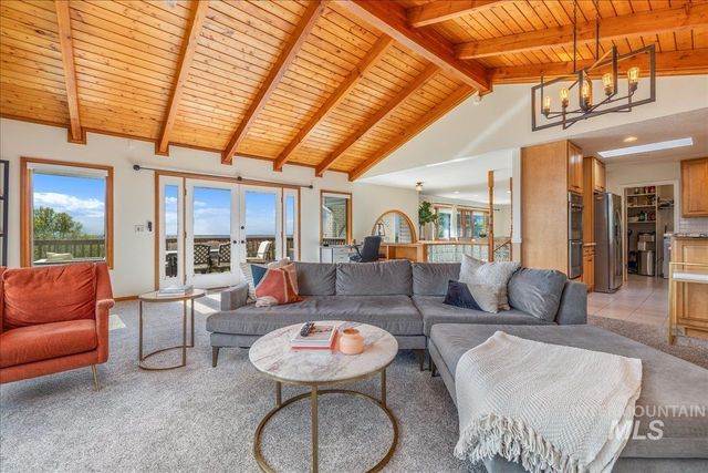 2624 N Hillway Dr, Boise, ID 83702