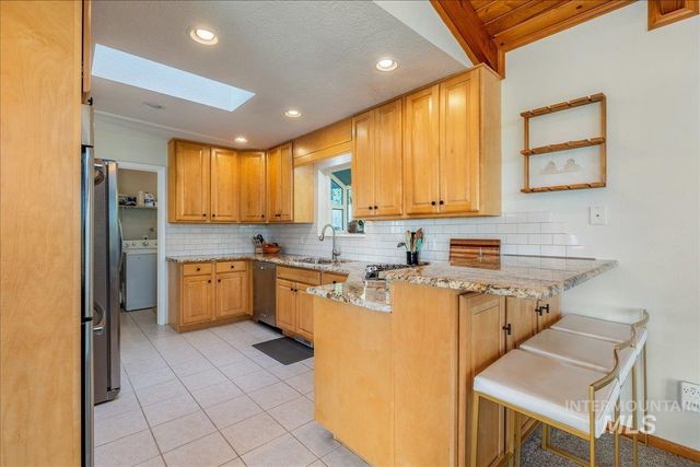 2624 N Hillway Dr, Boise, ID 83702