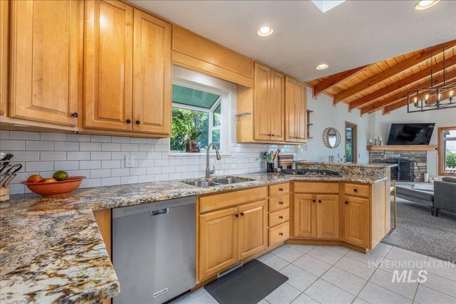 2624 N Hillway Dr, Boise, ID 83702