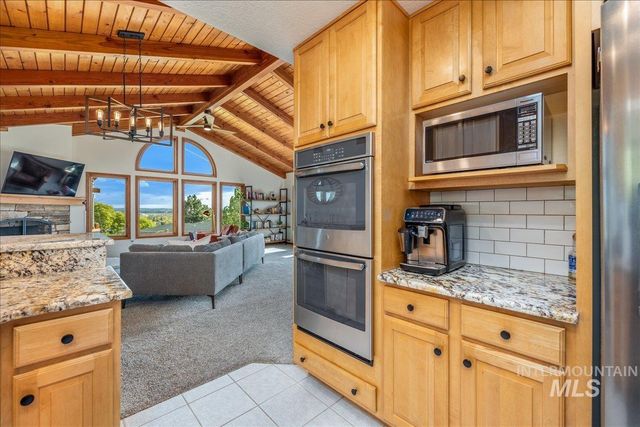 2624 N Hillway Dr, Boise, ID 83702