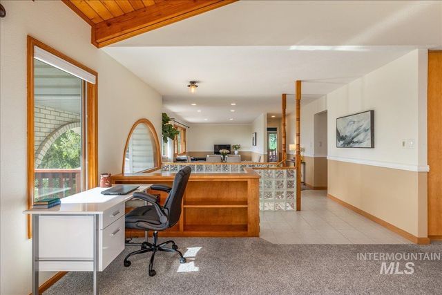 2624 N Hillway Dr, Boise, ID 83702