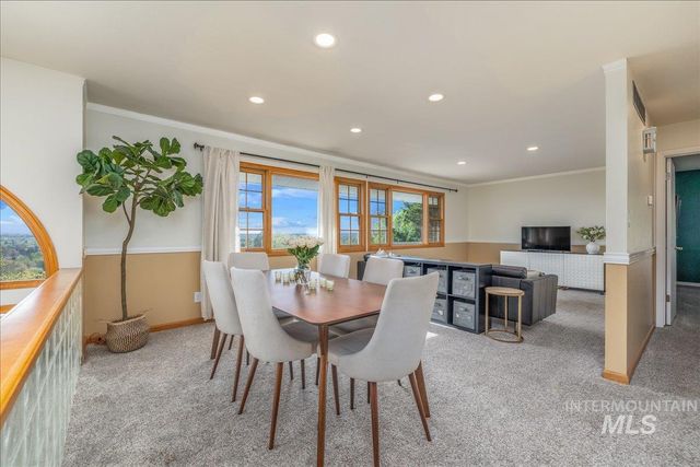 2624 N Hillway Dr, Boise, ID 83702