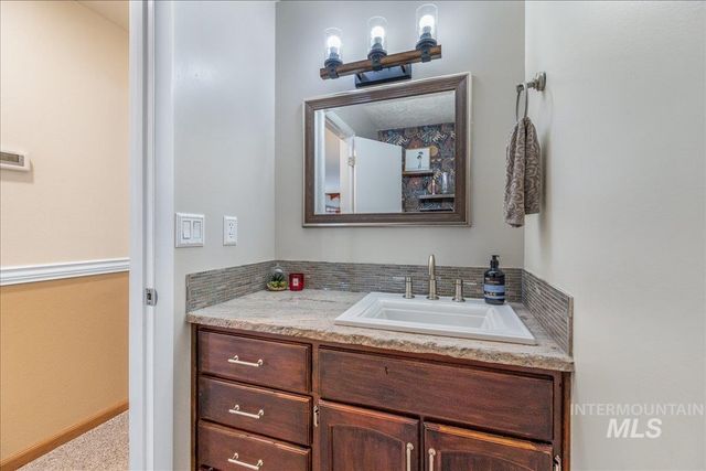 2624 N Hillway Dr, Boise, ID 83702