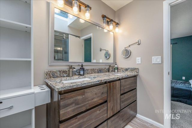 2624 N Hillway Dr, Boise, ID 83702